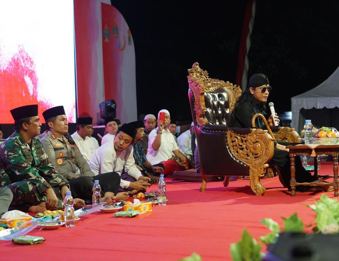 Yayasan Mannah Indonesia bersama Ademos Laksanakan Ngaji Bareng Gus Miftah bersama Masyarakat