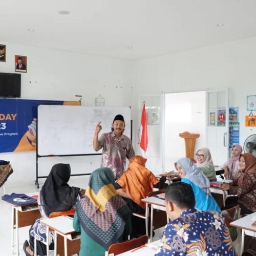 Kembangkan Metode Pembelajaran Easy and Fun Mapel Bahasa Inggris bagi guru-guru SD di Bojonegoro