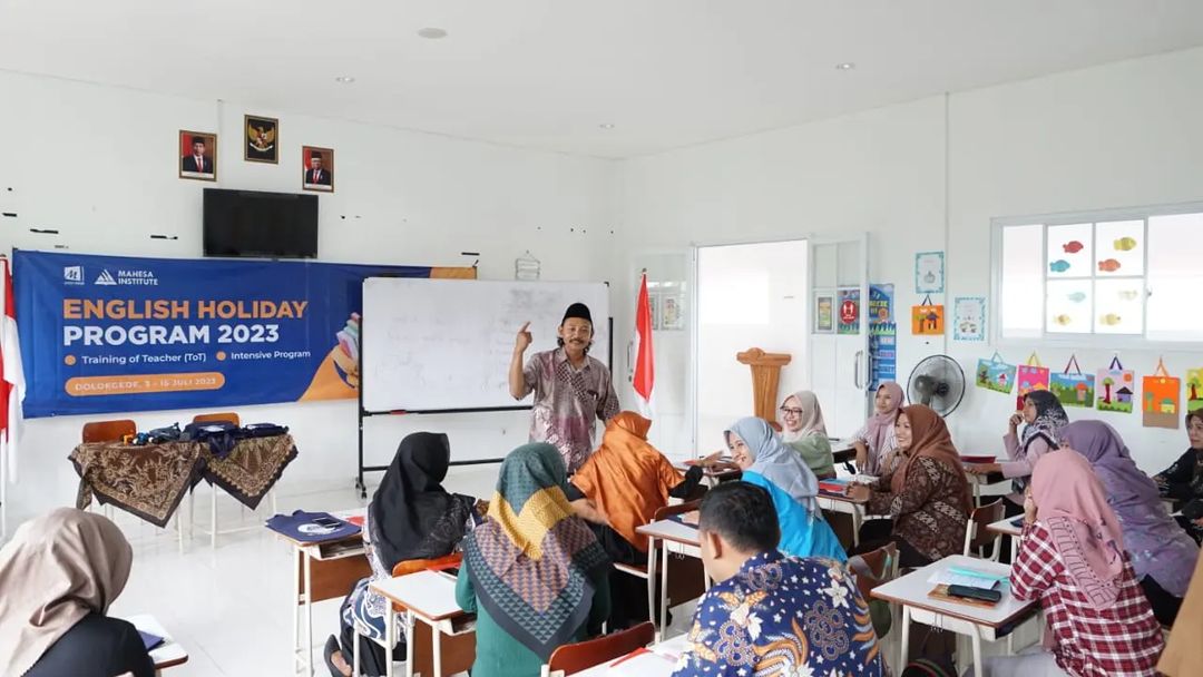 Kembangkan Metode Pembelajaran Easy and Fun Mapel Bahasa Inggris bagi guru-guru SD di Bojonegoro