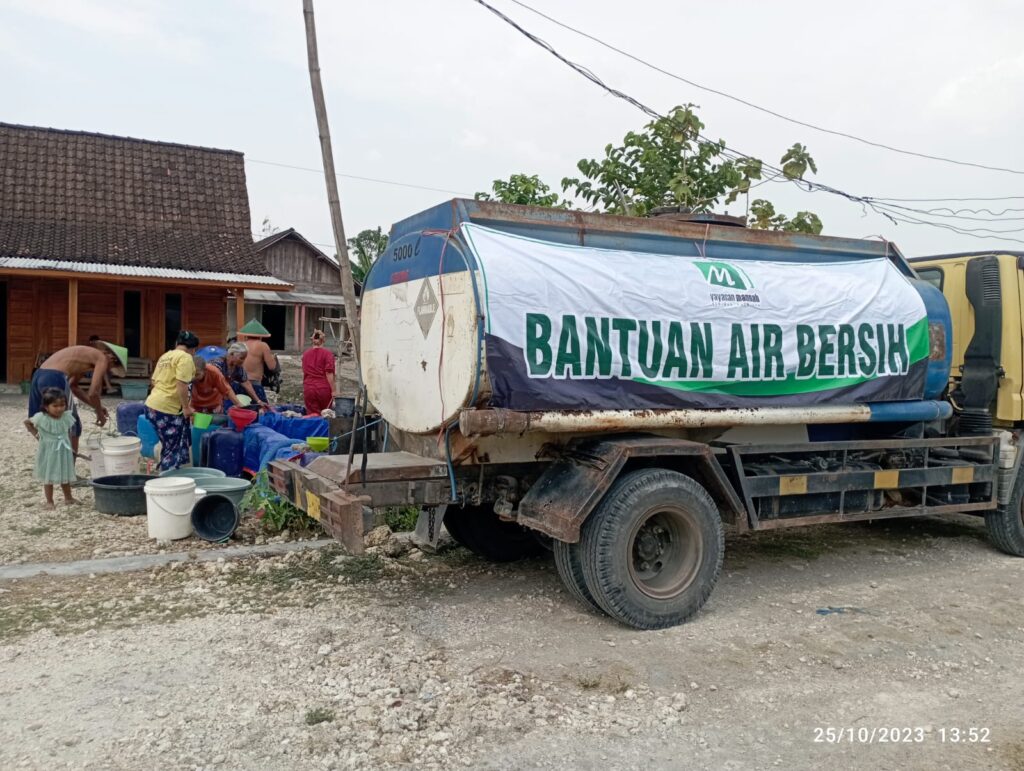 Mannah Indonesia Salurkan Bantuan Air Bersih Kepada Warga Terdampak Kekeringan